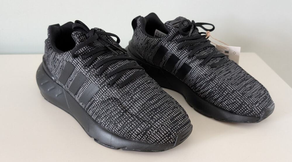 Adidas Black Swift Run Sneakers Men's 7 NEW!